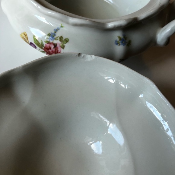 Huguenot Fine China Food Holder with Lid - Picture 6 of 12